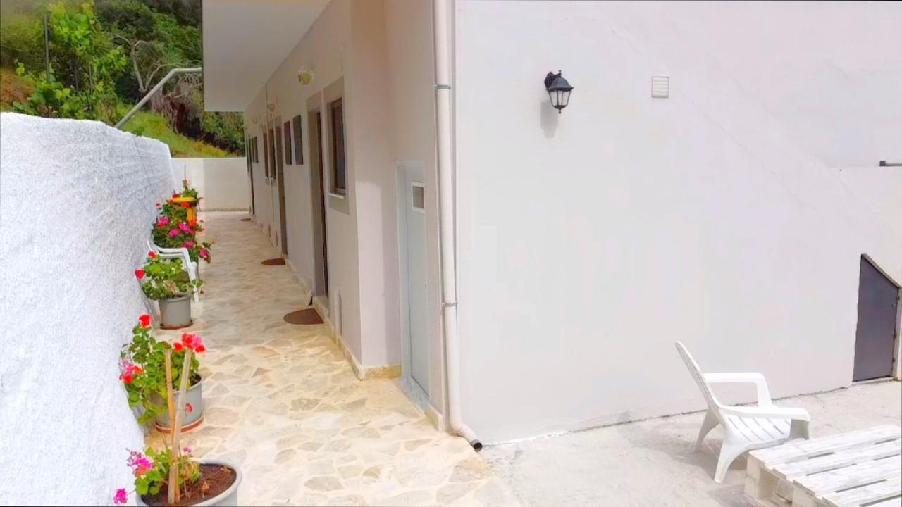 Apartment George's Sea View Mesongí