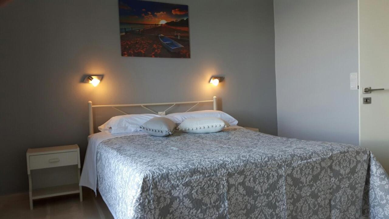 Apartment George's Sea View Mesongí